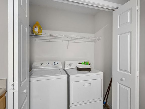 5th image of 1582A Hollow Dr