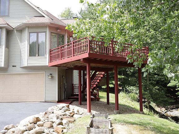 3rd image of 8267 Creekside Trce