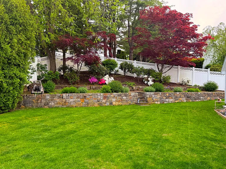 10 Amanda Way — Photo 2