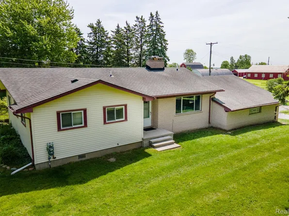 5871 Brewster Rd, Rochester, MI 48306