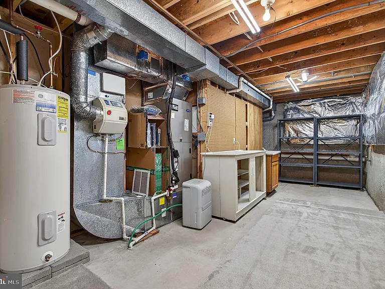 8405 Overlook St — Photo 37