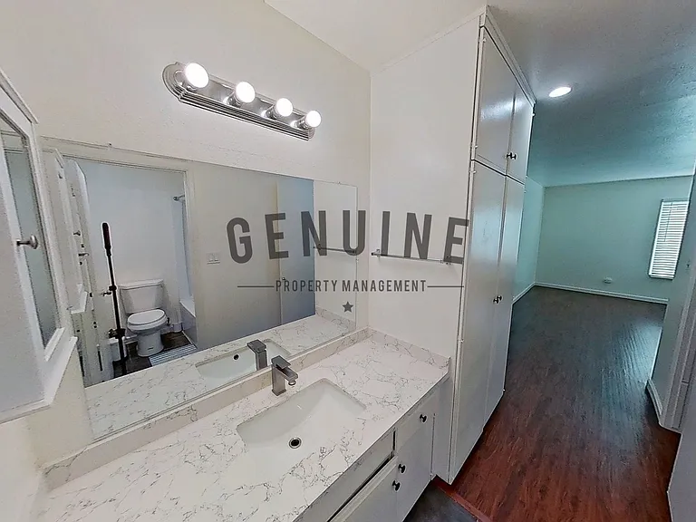 1040 W Macarthur Blvd #50 — Photo 9