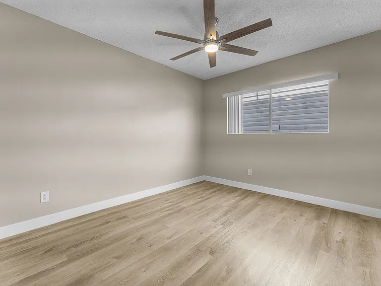 531 W Hyde Park Blvd #3 — Photo 10