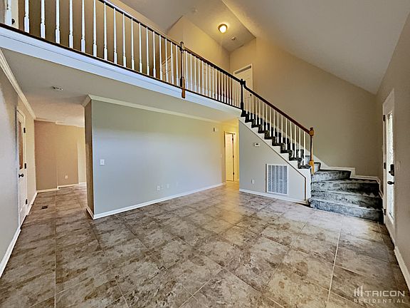 3rd image of 271 E Morris Dr