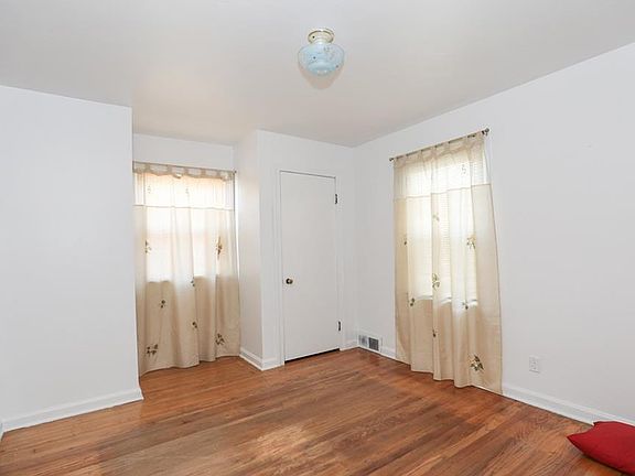 5th image of 85 Fernwood Ave