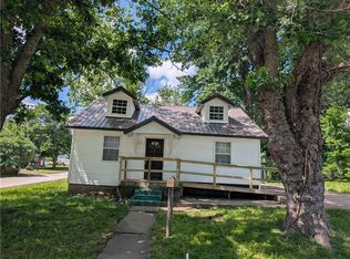 105 E Colorado St, Windsor, MO 65360
