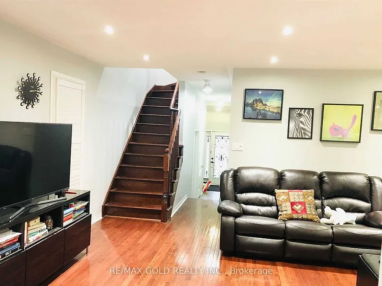 10 Palleschi Dr #UPPER — Photo 5