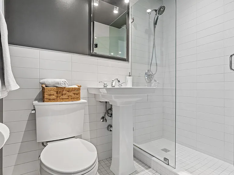 615 NE 10th Ave #101B — Photo 11