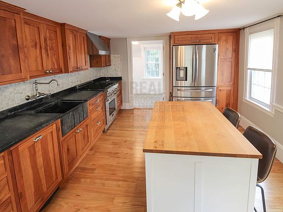 3rd image of 445 Pleasant St #2