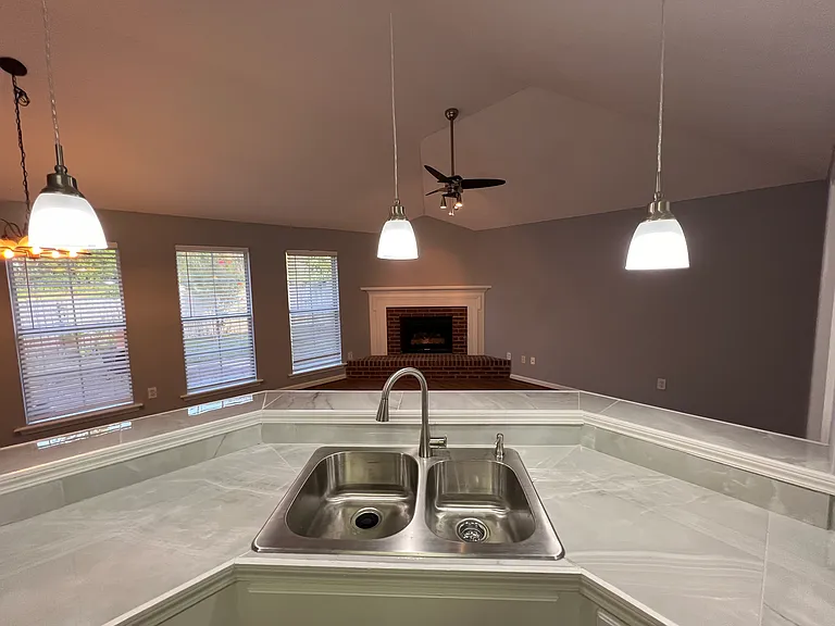 1013 Carlyle Cv — Photo 19
