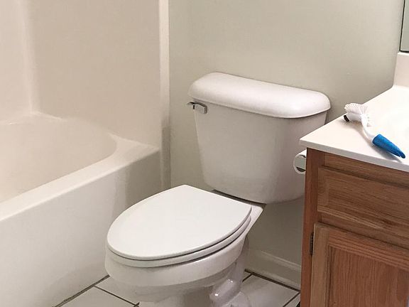 Full Bath off Bedroom