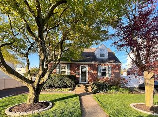 2358 Oxford St, East Meadow, NY 11554