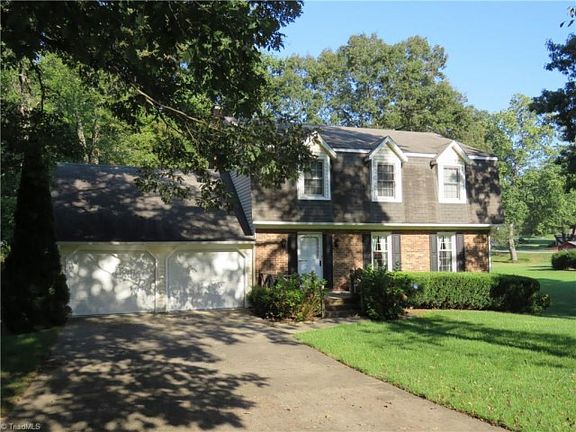 3rd image of 260 Sattlewood Dr