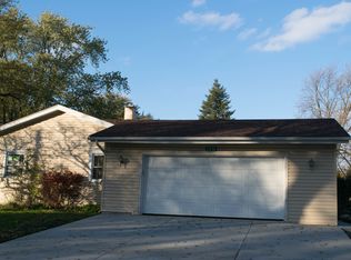 2316 Kingfisher Ln, Rolling Meadows, IL 60008