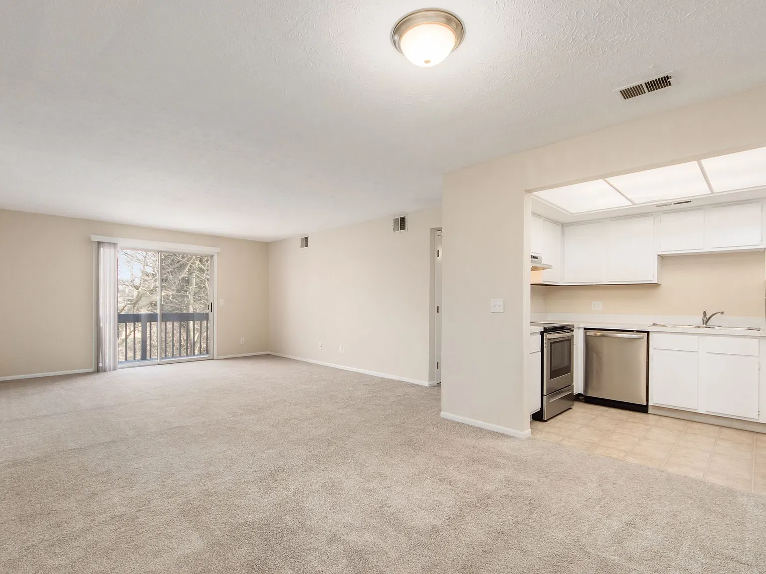 2059 Park Run Dr — Photo 2