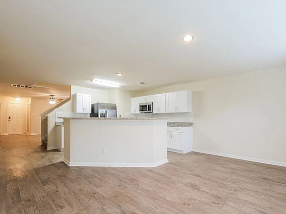 3rd image of 1323 Greenfield Dr