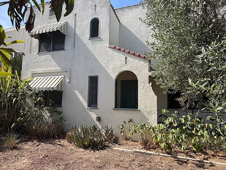 2339 W 21st St — Photo 1
