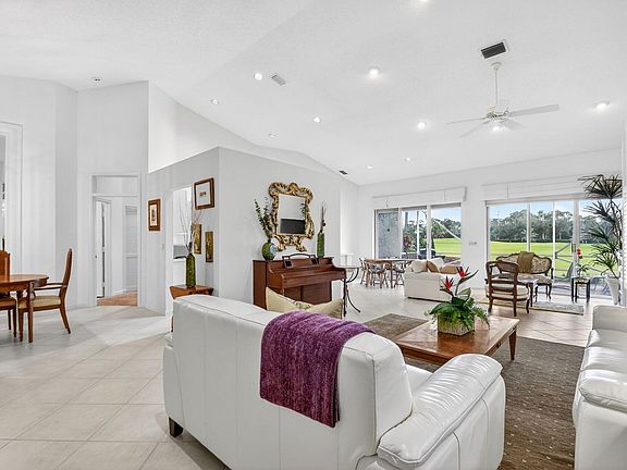 4th image of 4702 Carlton Golf Drive