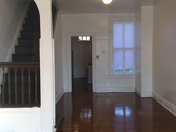 4th image of 35 Columbia Ave