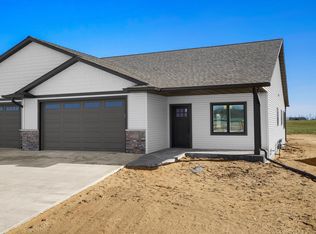 734 Crockett Dr, Holmen, WI 54636