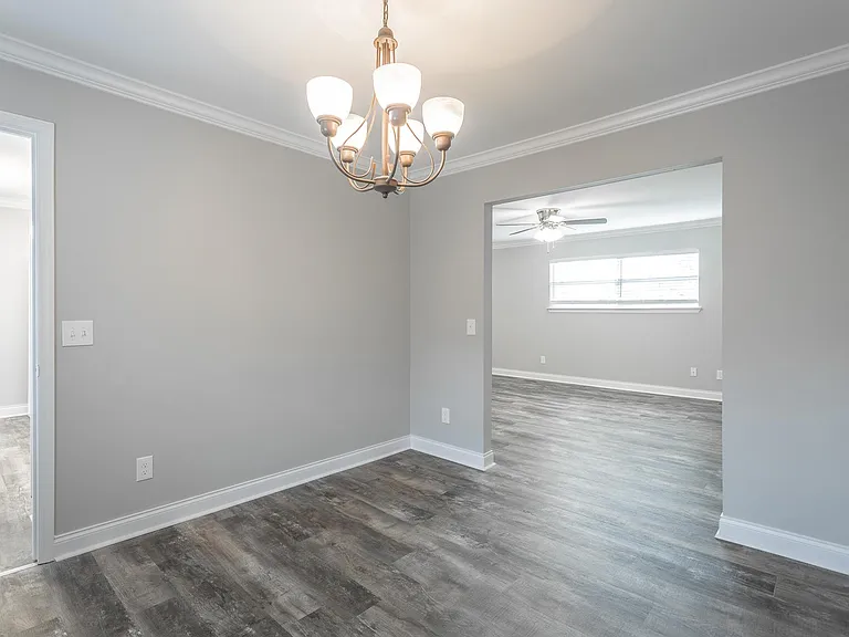 8214 Holly Crest Dr — Photo 5