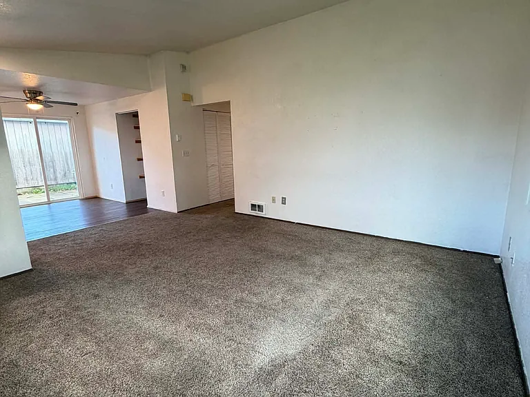 725 Edelweiss Ln SE — Photo 6