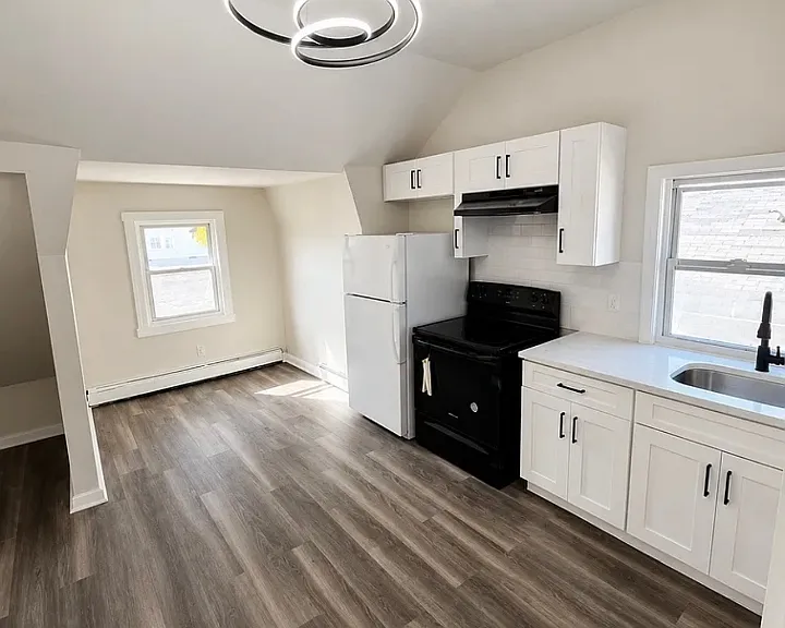 21 Eckert Ave #2L — Photo 1