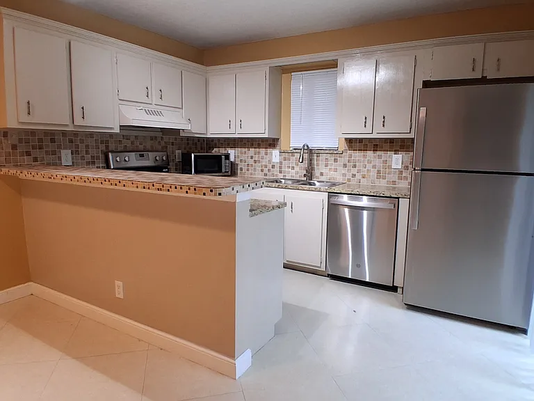 303 Waterview Dr — Photo 62