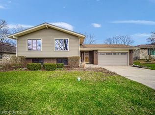 7117 Blackburn Ave, Downers Grove, IL 60516