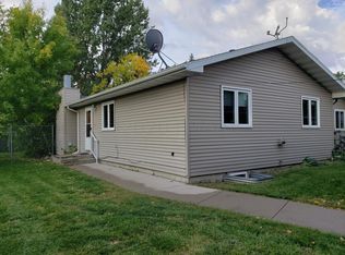 2413 18th St S, Fargo, ND 58103