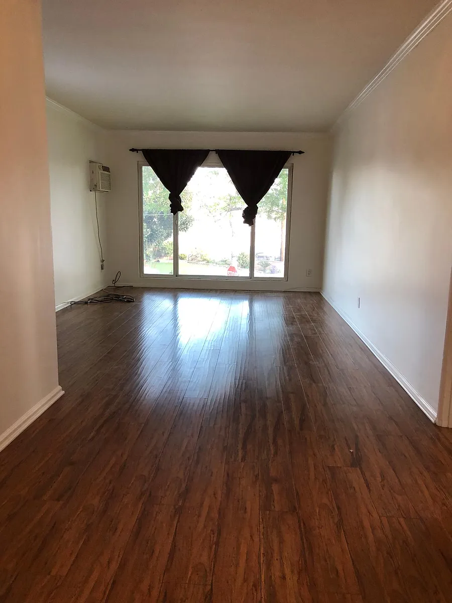 View Dining room to Living room and picture window - 1411 1/2 N Pepper St