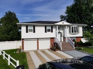 5 Jeffrey Ct, Syosset, NY 11791