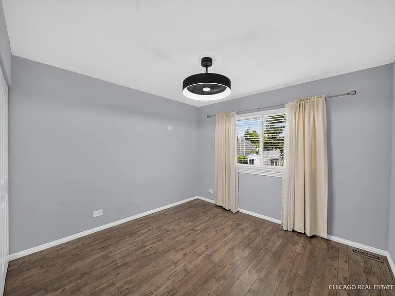 152 Brittany Dr — Photo 12