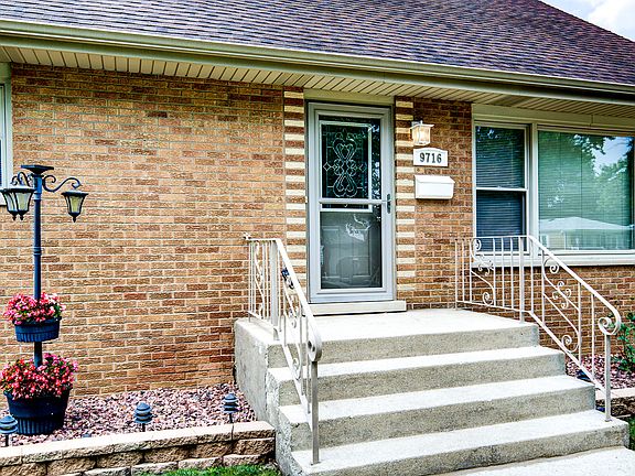 3rd image of 9716 Mason Ave