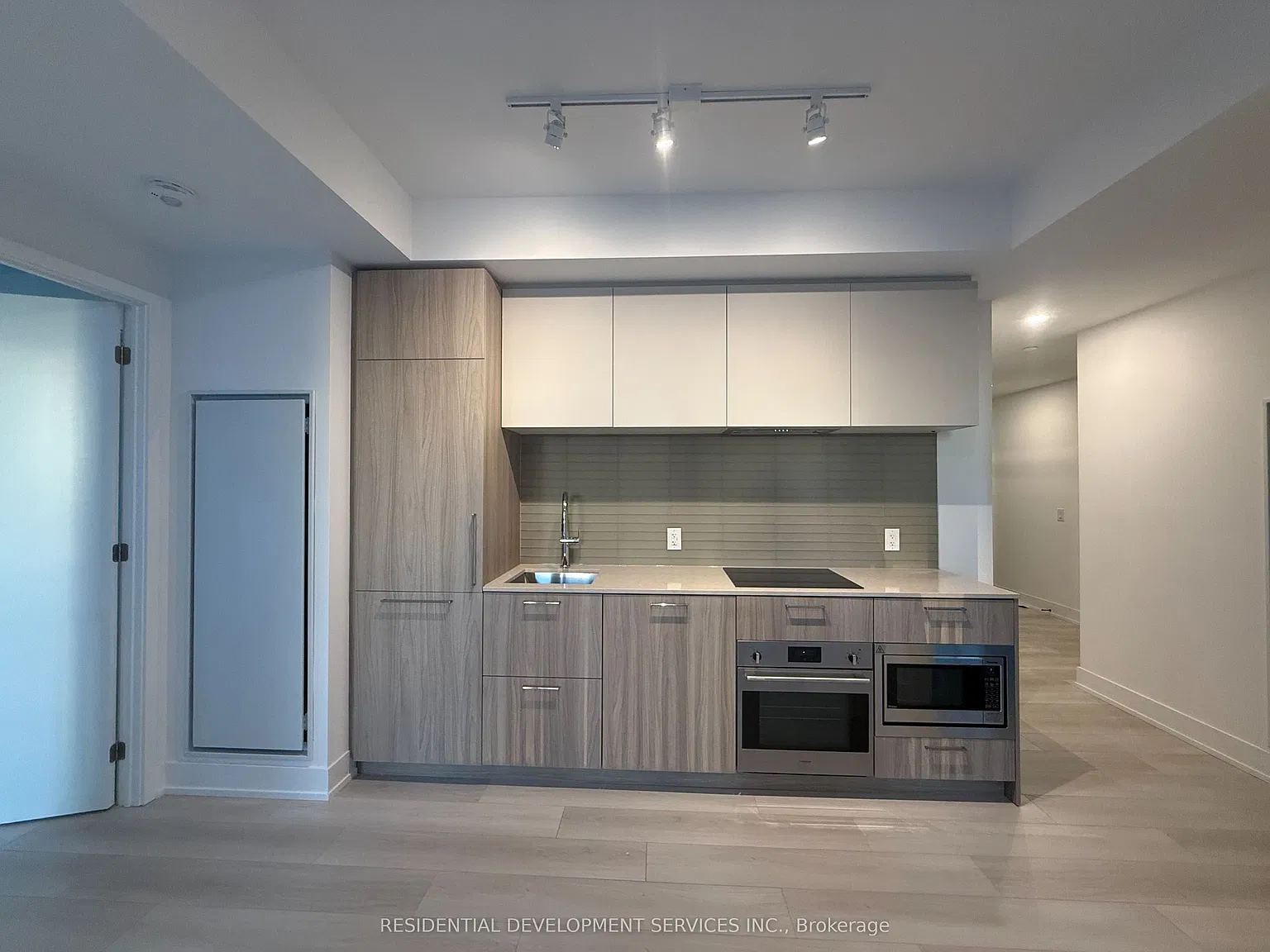36 Olive Ave — Photo 2