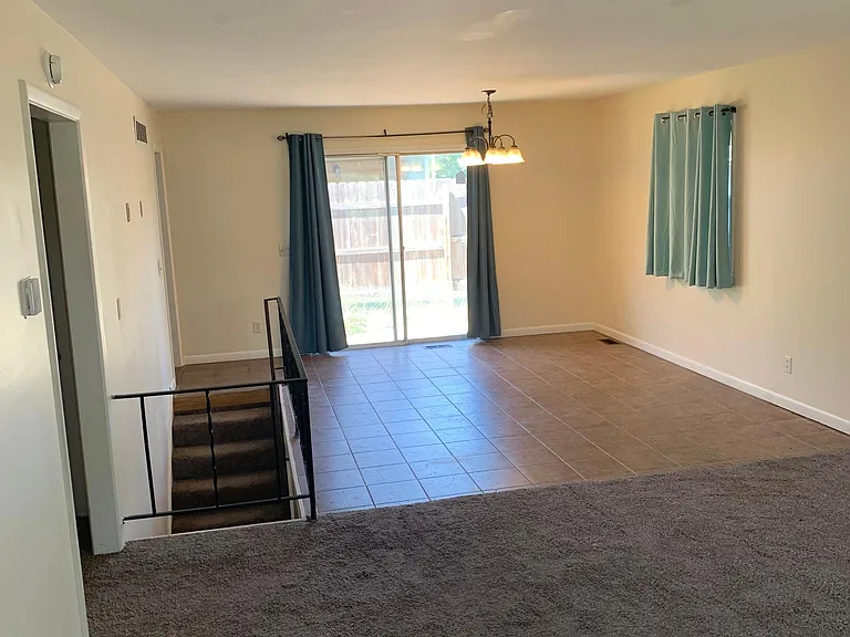 122 E Blake St — Photo 4