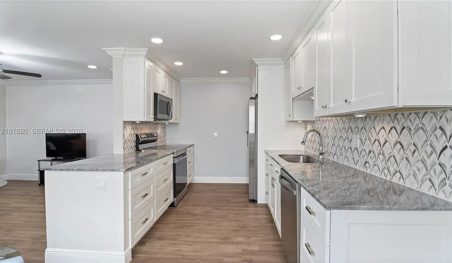 Kings Point Saxony Condos — Photo 2