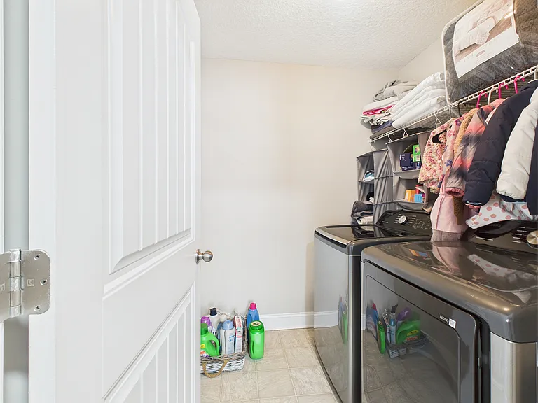 213 Grandview Dr — Photo 26
