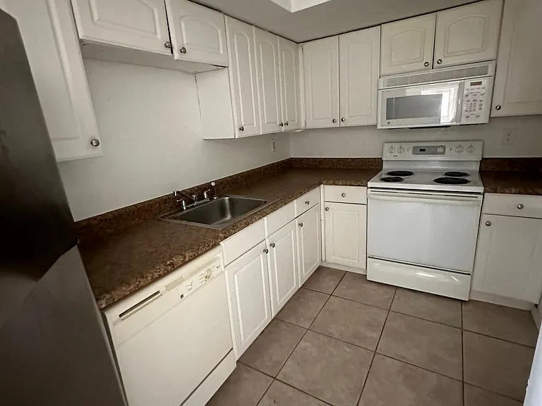 2135 Virginia Ave #13 — Photo 1