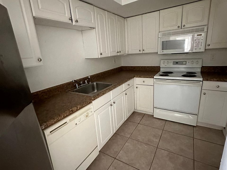 1st image of 2135 Virginia Ave APT 13