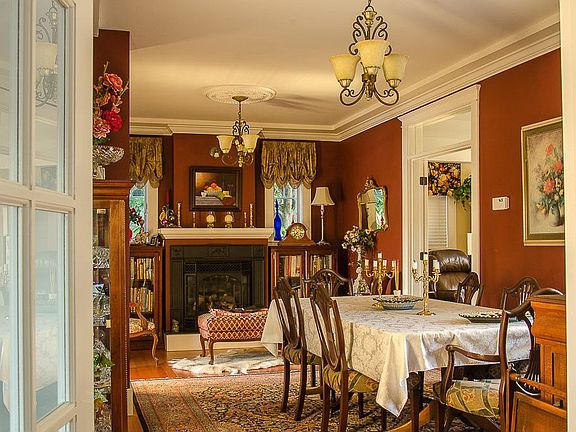 Formal Dining Rm w/Fireplace