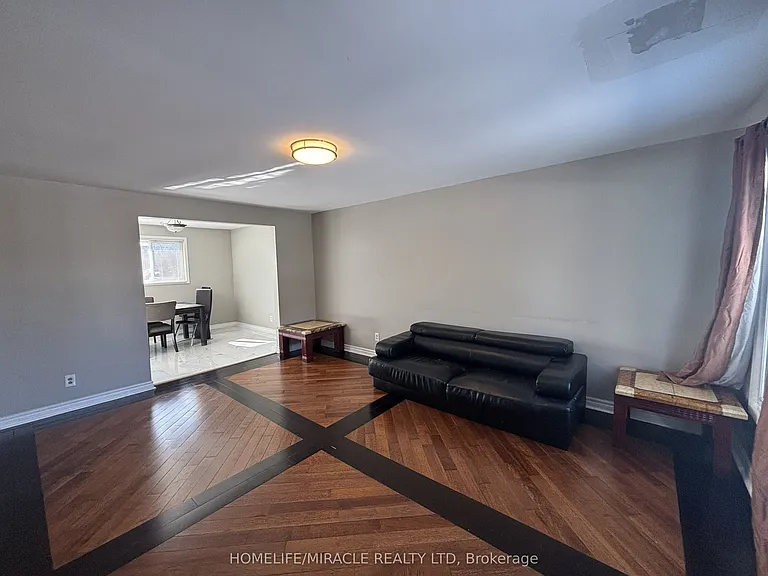219 McMurchy Ave S #MAIN — Photo 5