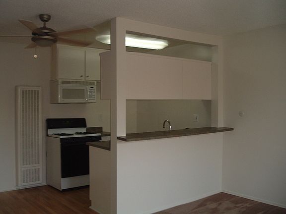 4th image of 11920 Chandler Blvd