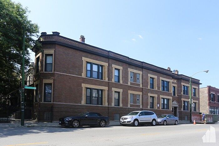 1st image of 2943 W Diversey Ave #T1w
