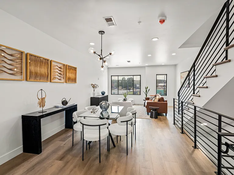 1883 Luna Ln — Photo 8