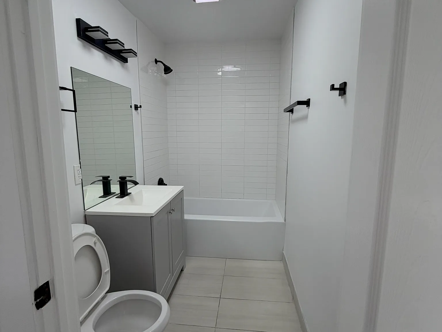 3 bed, 1100 sqft, $2,500 — Photo 3