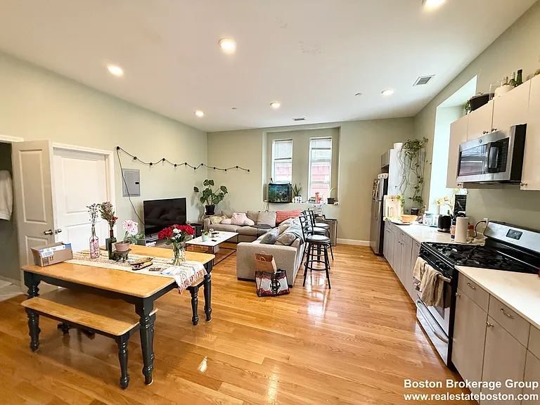 409 Dudley St — Photo 17