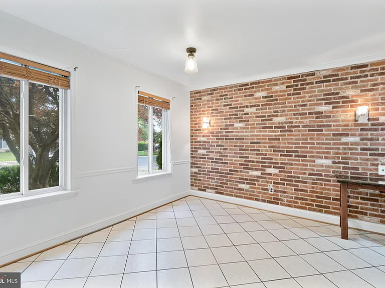 9652 Marston Ln — Photo 2