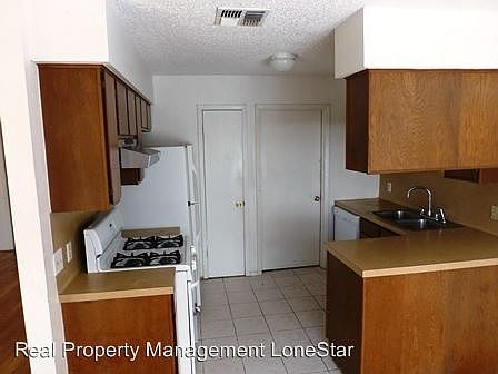 4th image of 1405 W Braker Ln #B