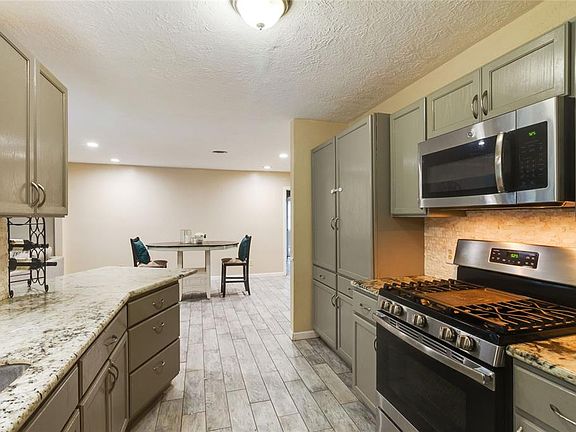 5th image of 3413 Valley Brook Dr